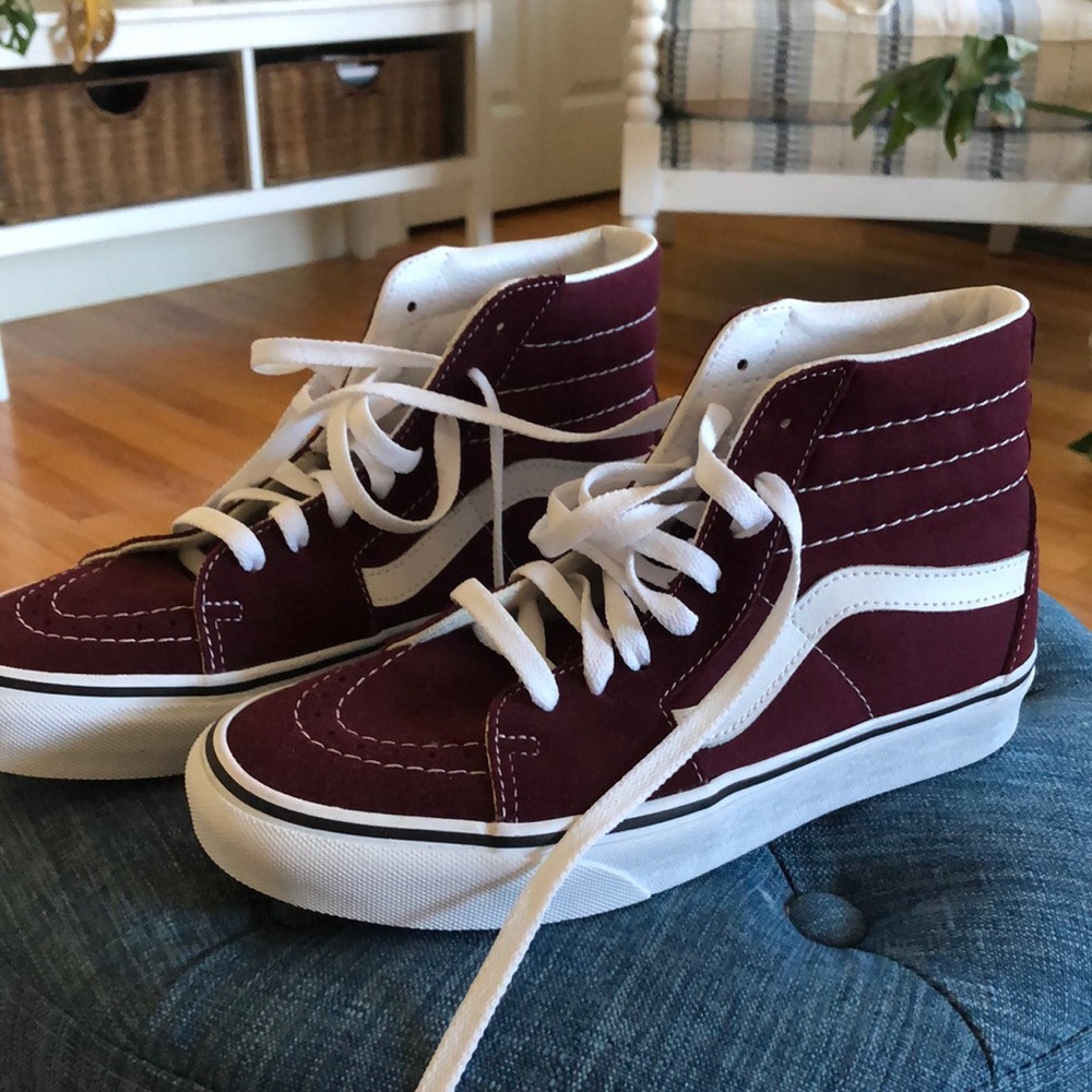 NWT Women’s high top vans
